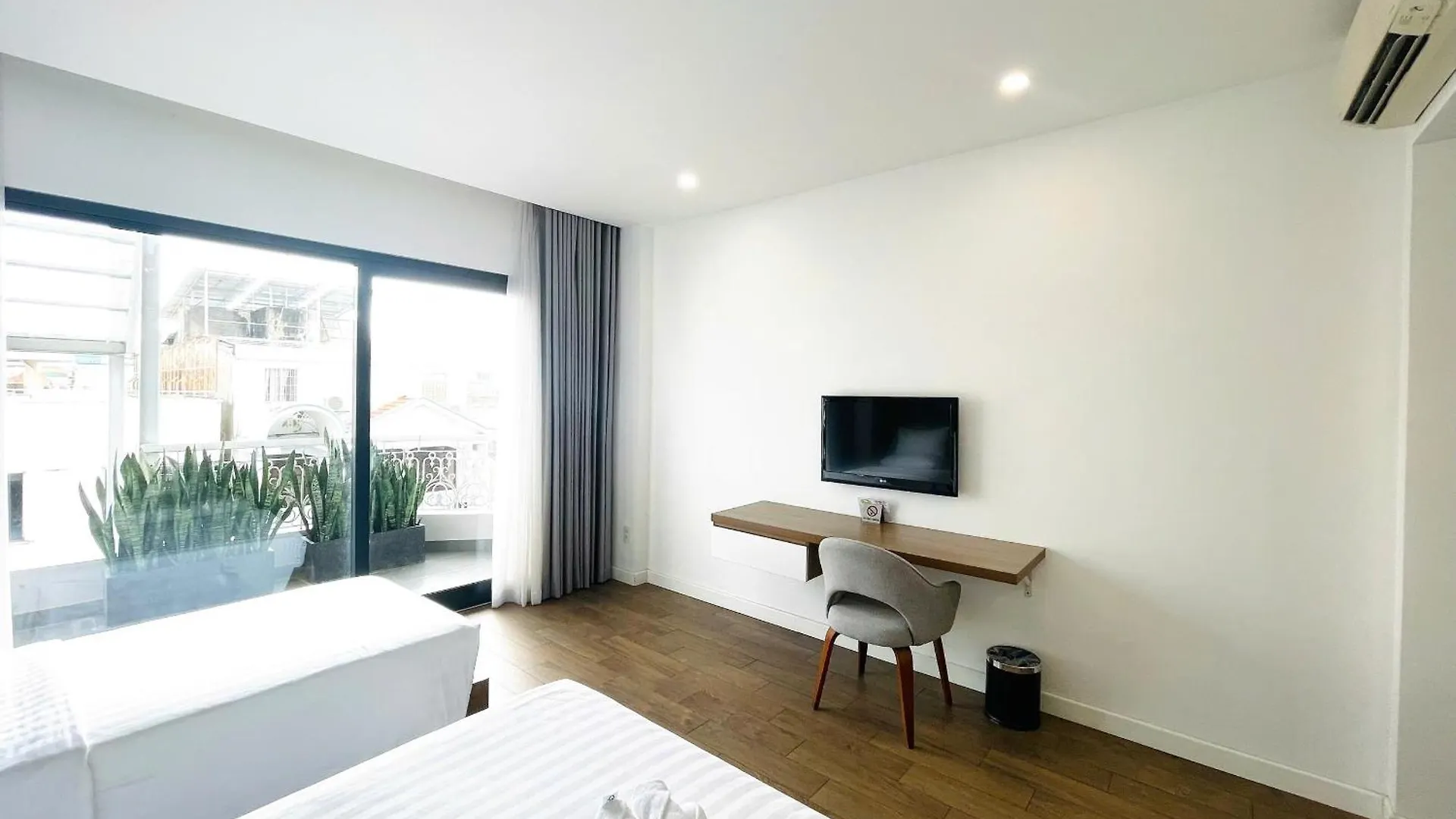 Royal Dragon Boutique Hotel Tan Binh Ho Chi Minh City